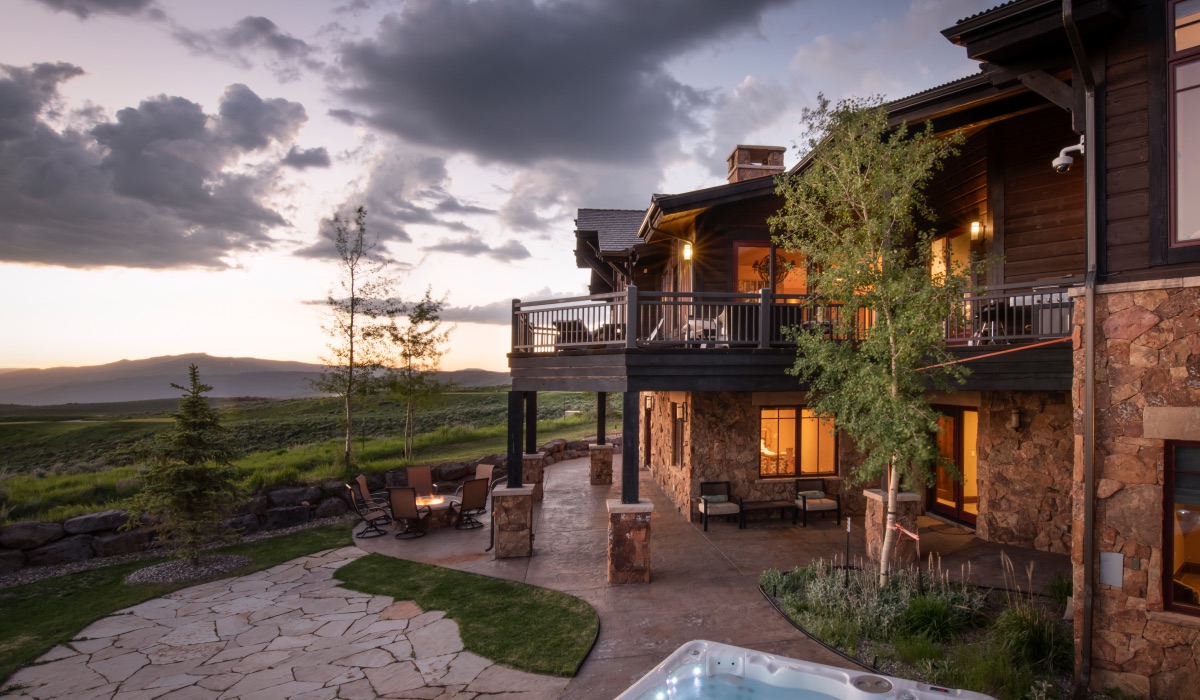 hot tub outside of mountain home