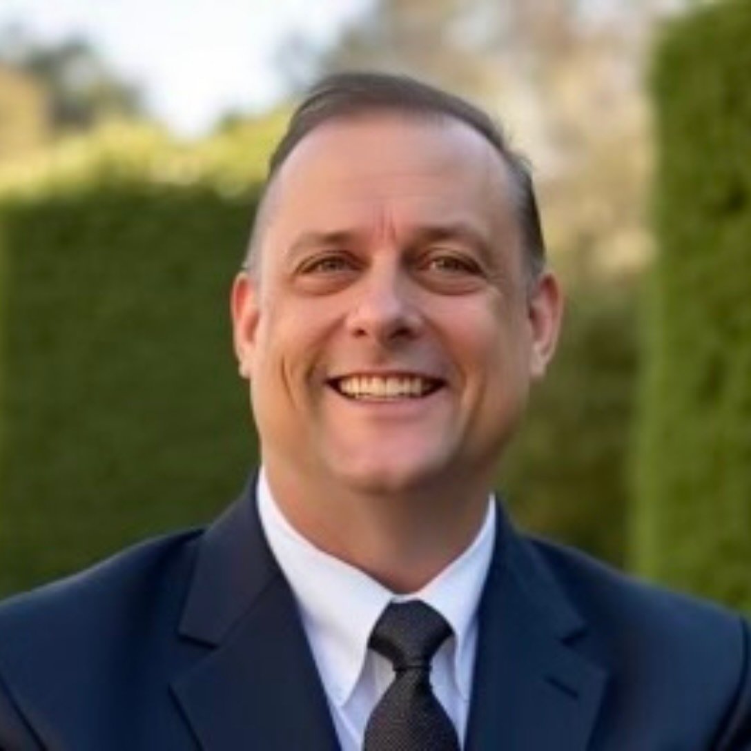 Headshot of Chris Hunt.