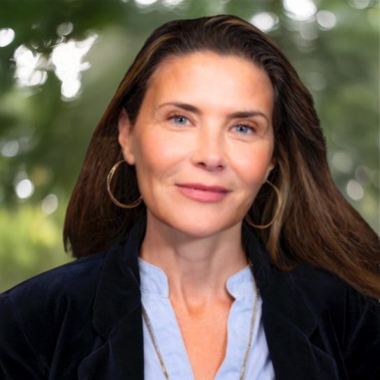 Headshot of Robyn Cruze