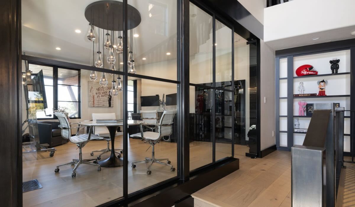 The conference room at the APN Private Residence.